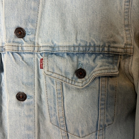 Vintage Levi’s Lightwash Denim Jacket Medium - Picture 4 of 7